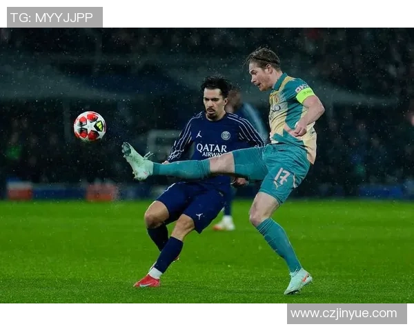 全球足球巨星风采展现精彩瞬间的珍贵相片合集